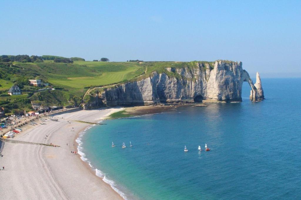 Camping Les Falaises De Toussaint Exterior foto