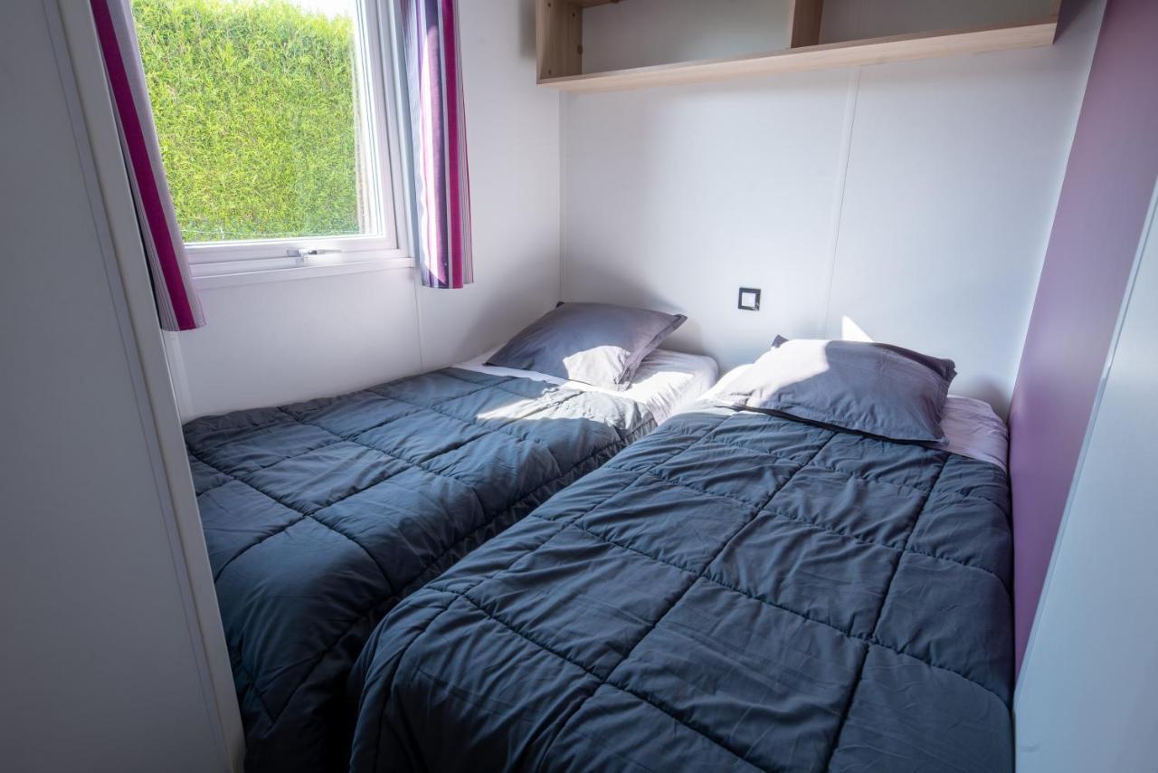 Camping Les Falaises De Toussaint Exterior foto